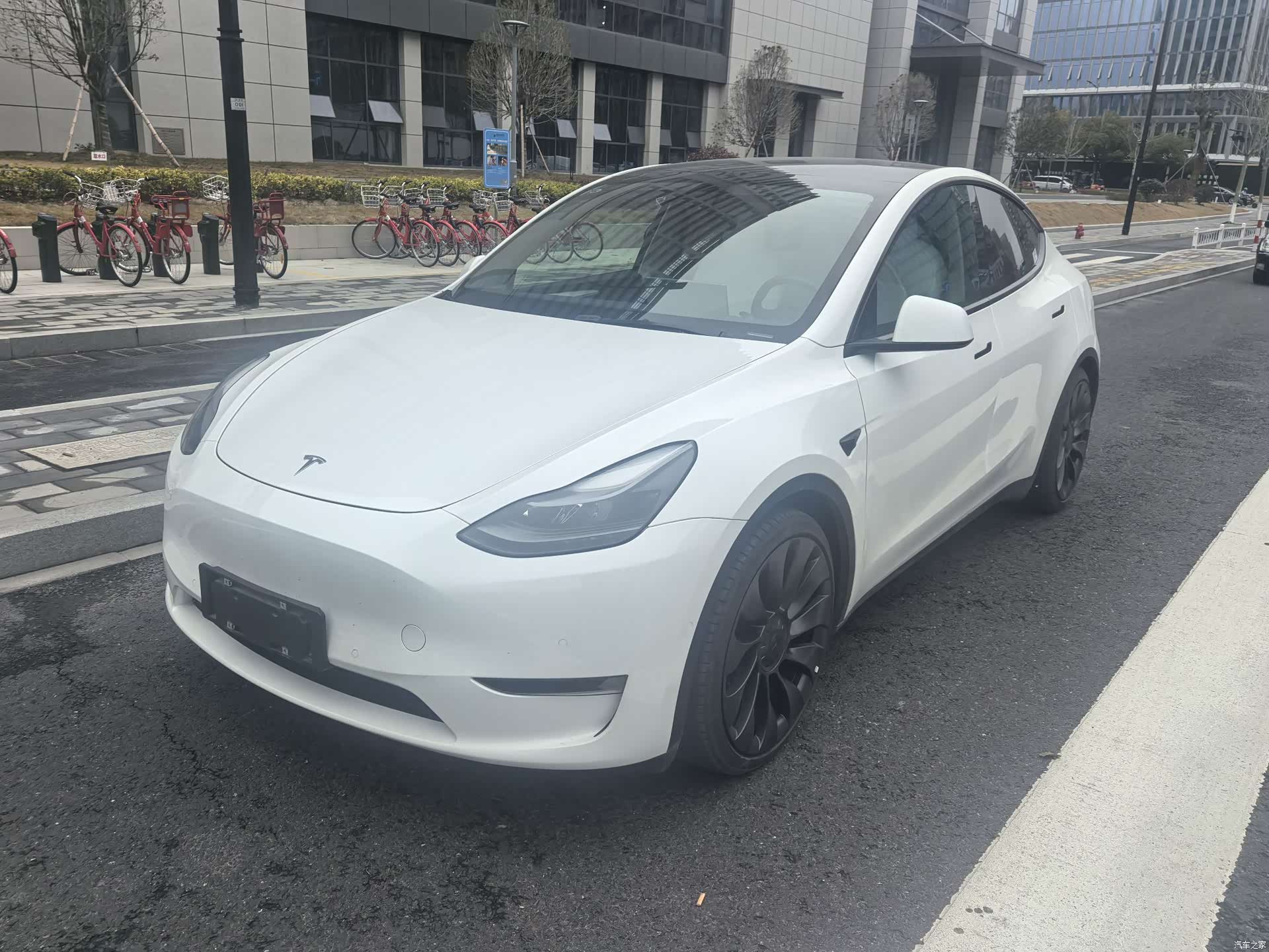 Tesla Model Y, 2022 1
