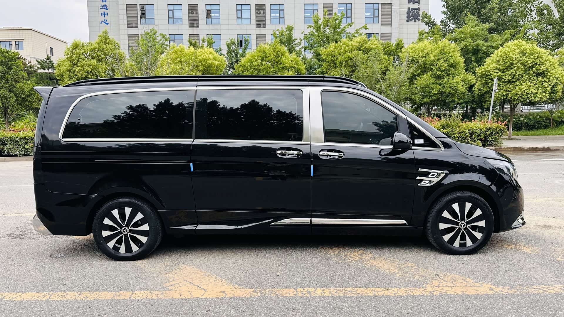 Mercedes-Benz 7, 2024 18