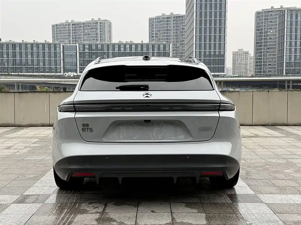 NIO ET5