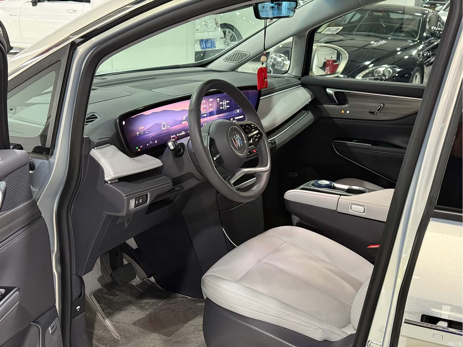 Buick GL8, 2025 11
