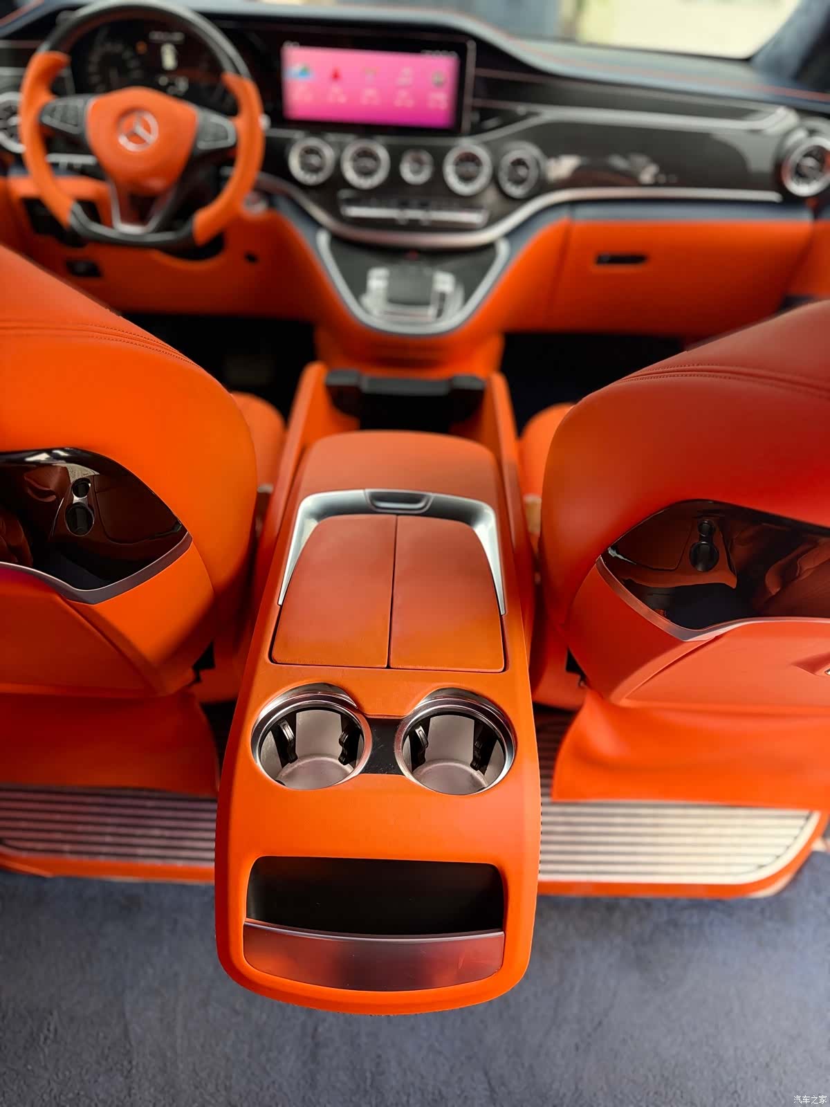 Mercedes-Benz 7, 2023 11