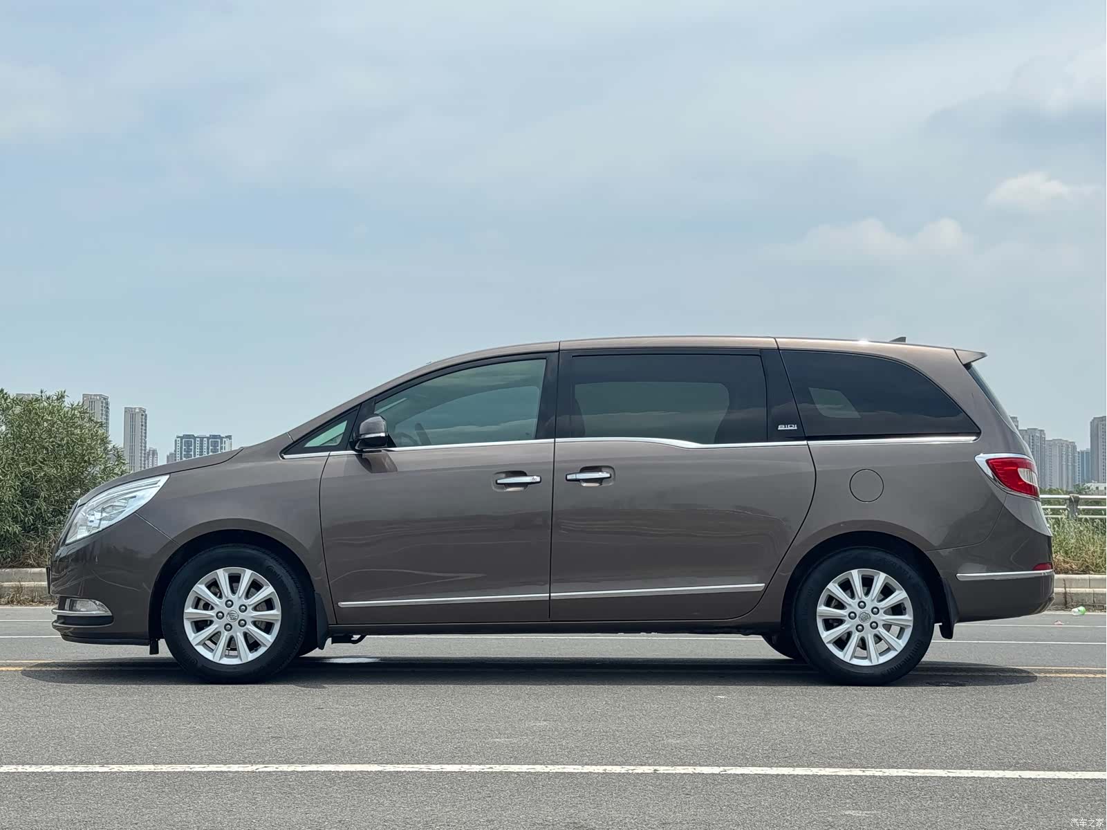 Buick GL8, 2012 7