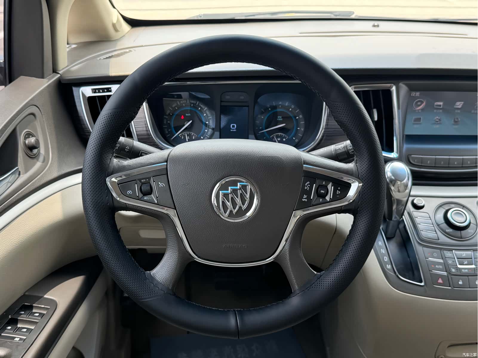 Buick GL8, 2012 26