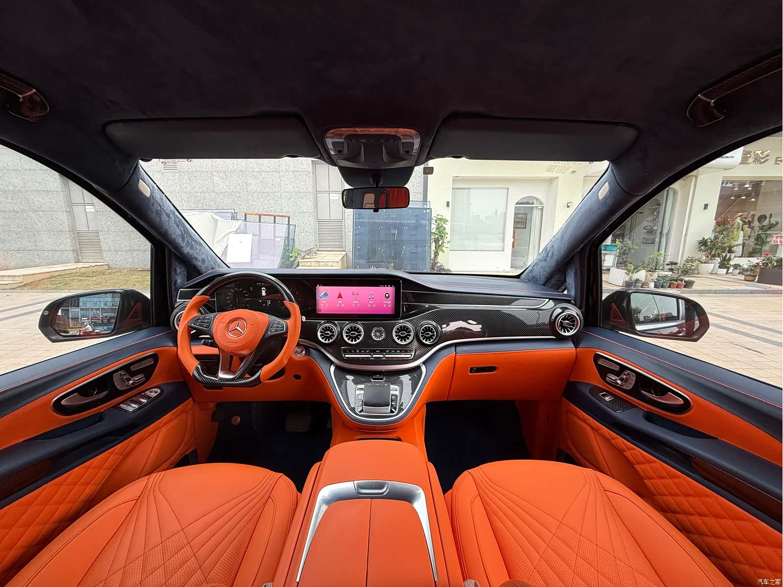 Mercedes-Benz 7, 2023 10