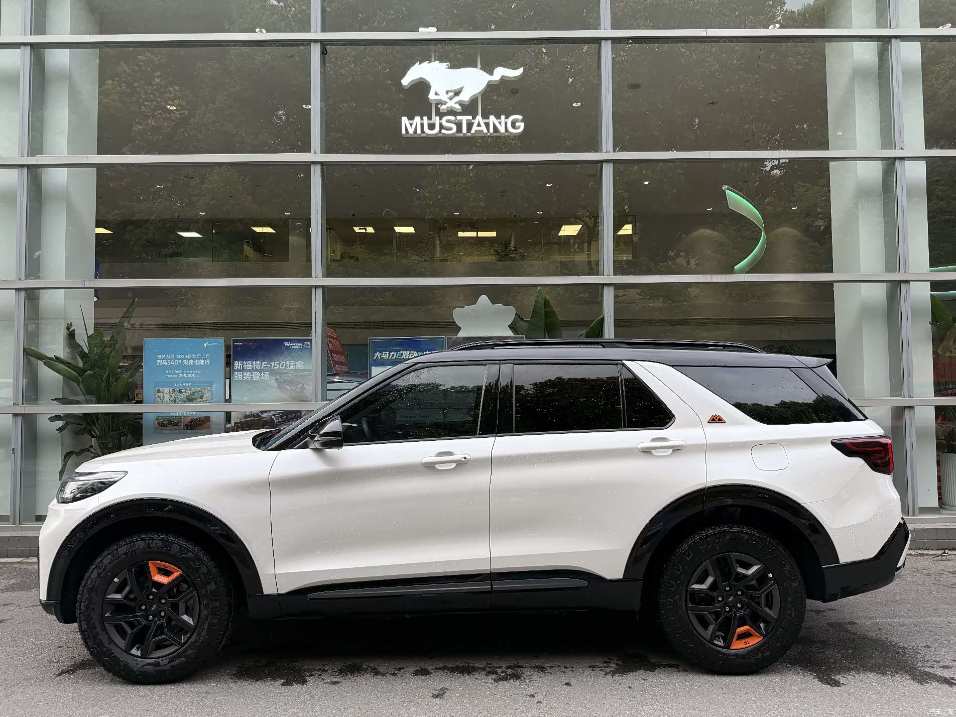 Ford Explorer, 2024 3