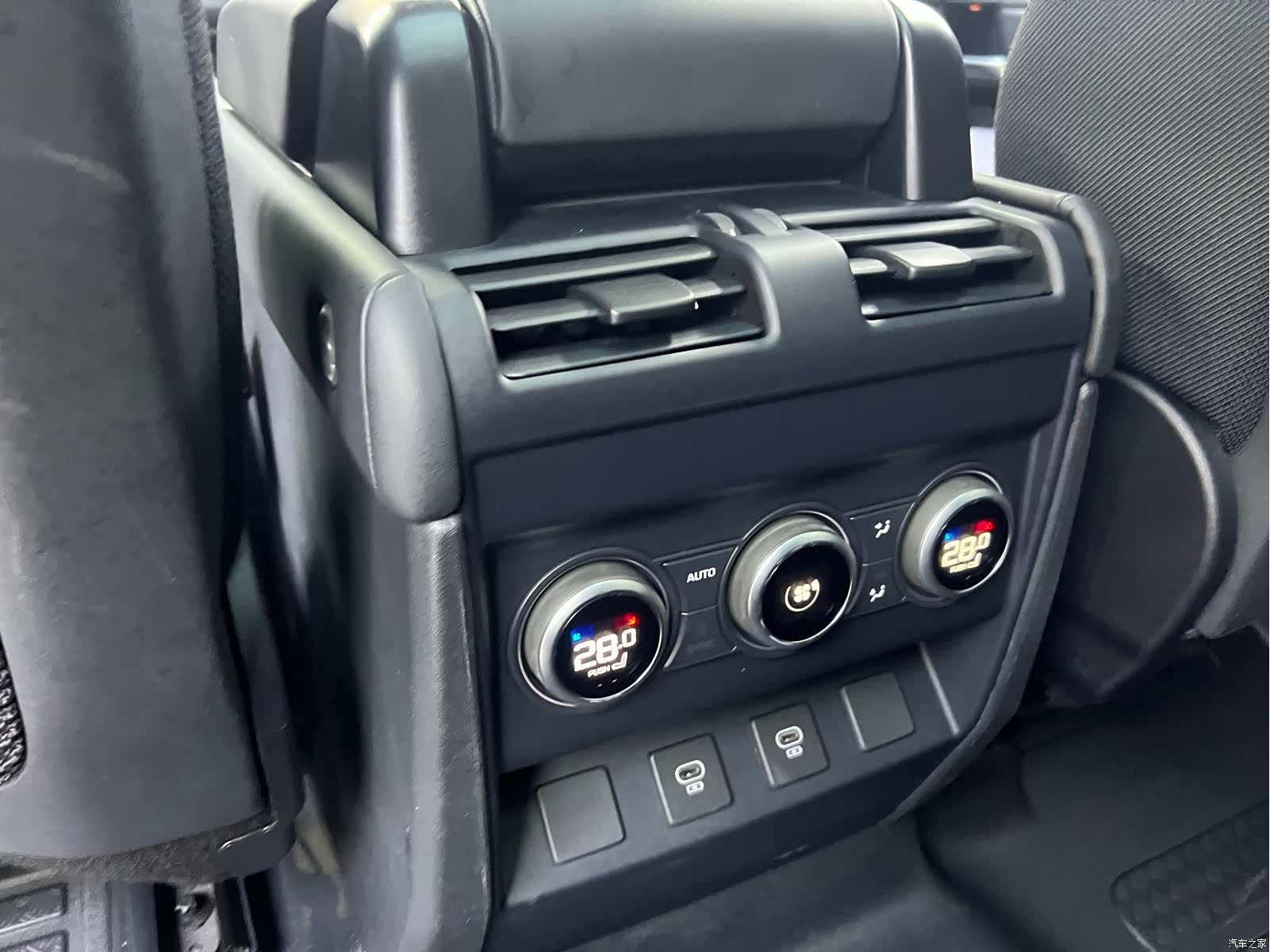Land Rover Defender, 2025 13