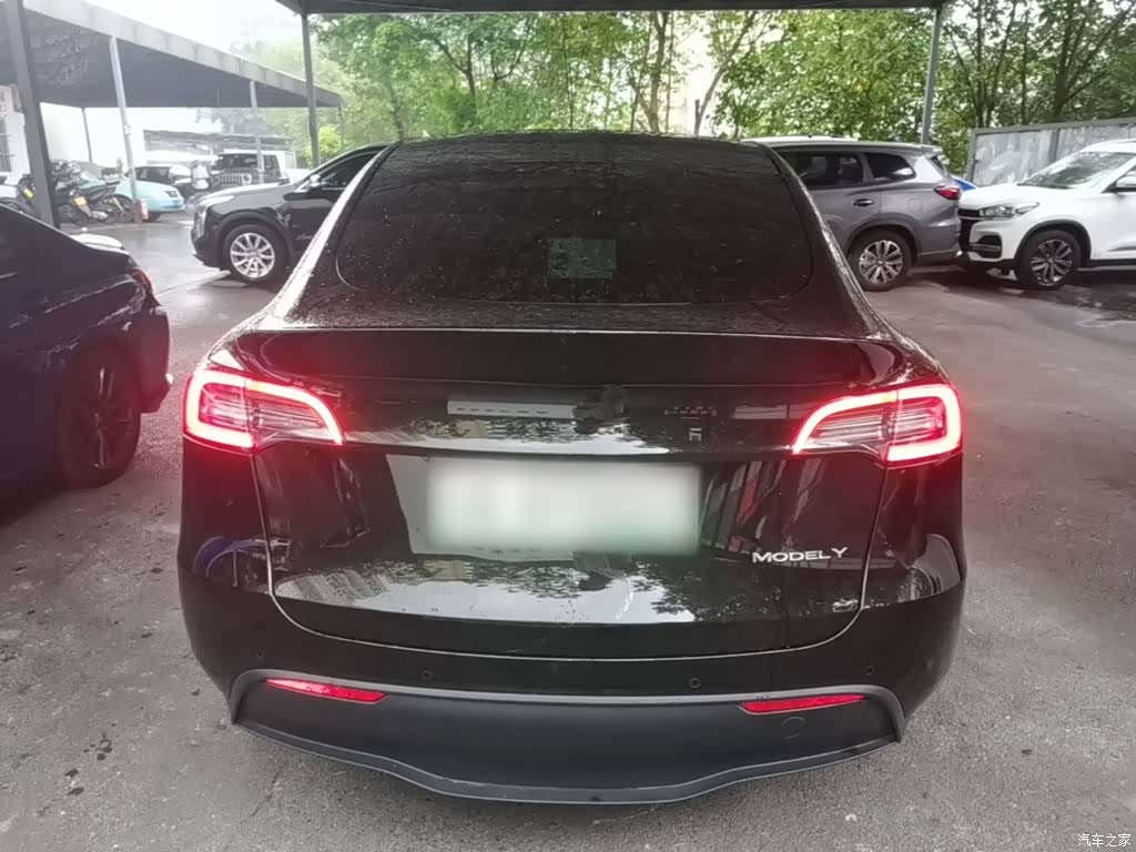 Tesla Model Y, 2024 6