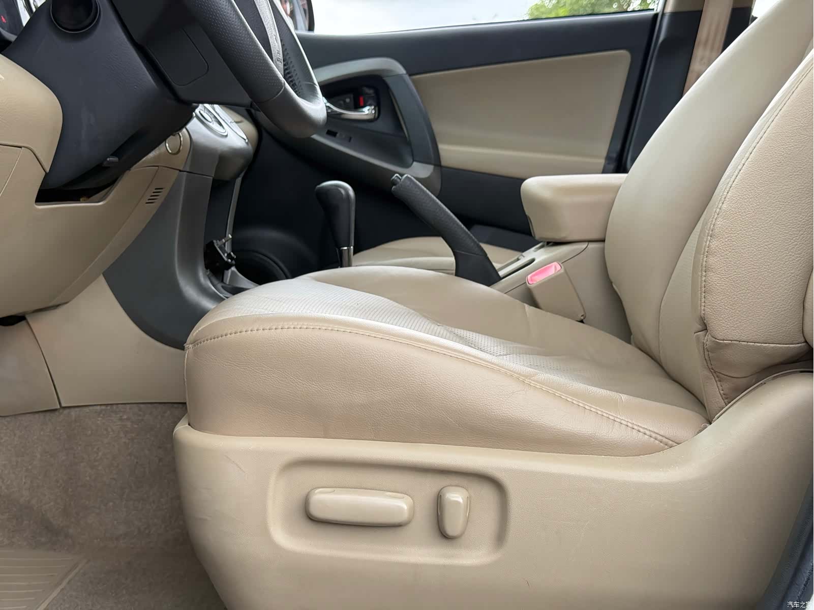 Toyota RAV4, 2011 14