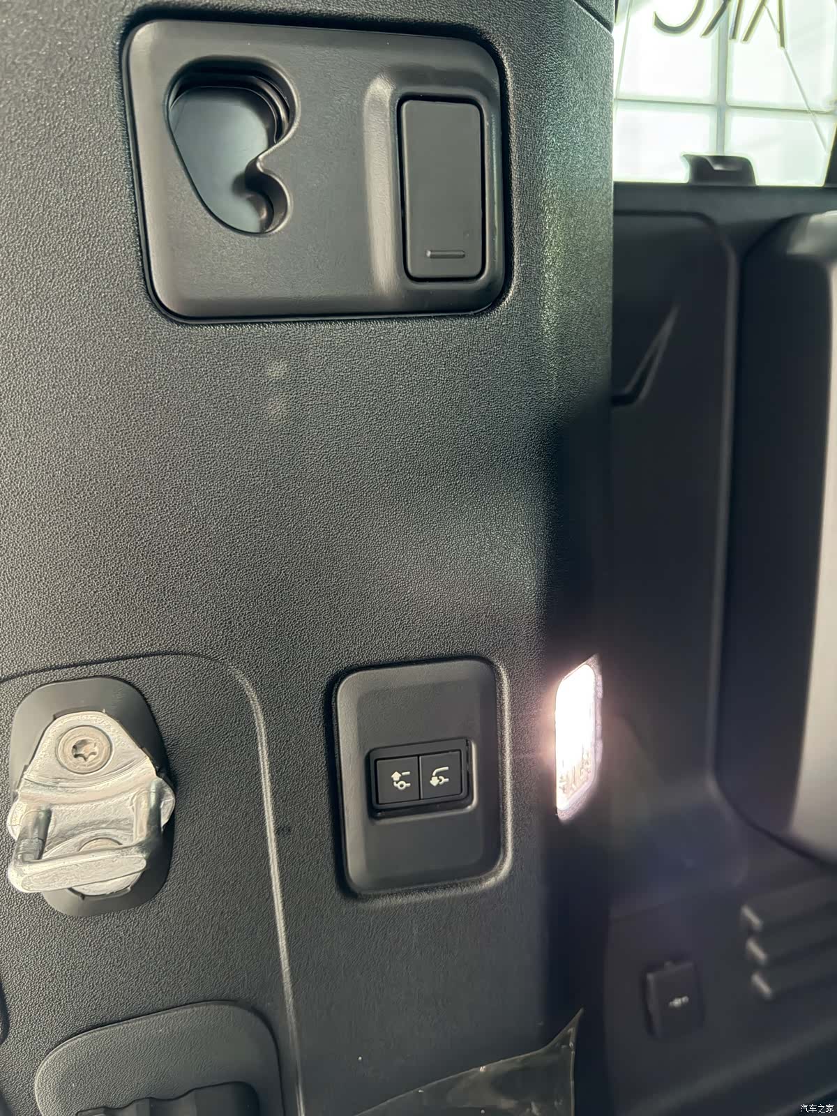 Land Rover Defender, 2023 12