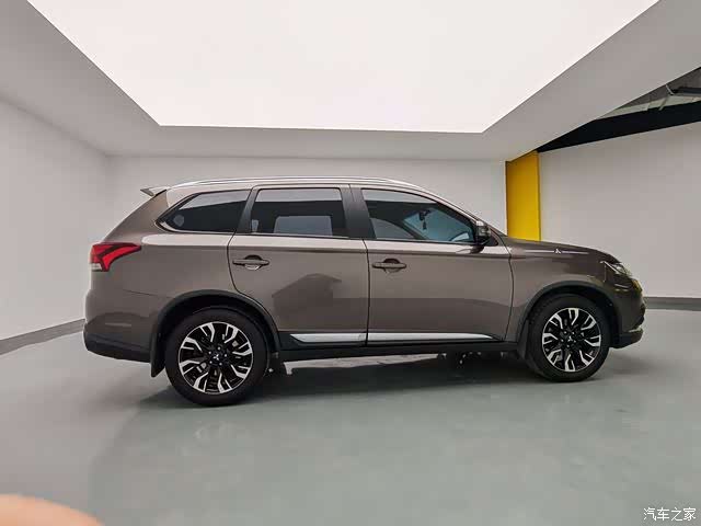 Mitsubishi Outlander, 2020 12