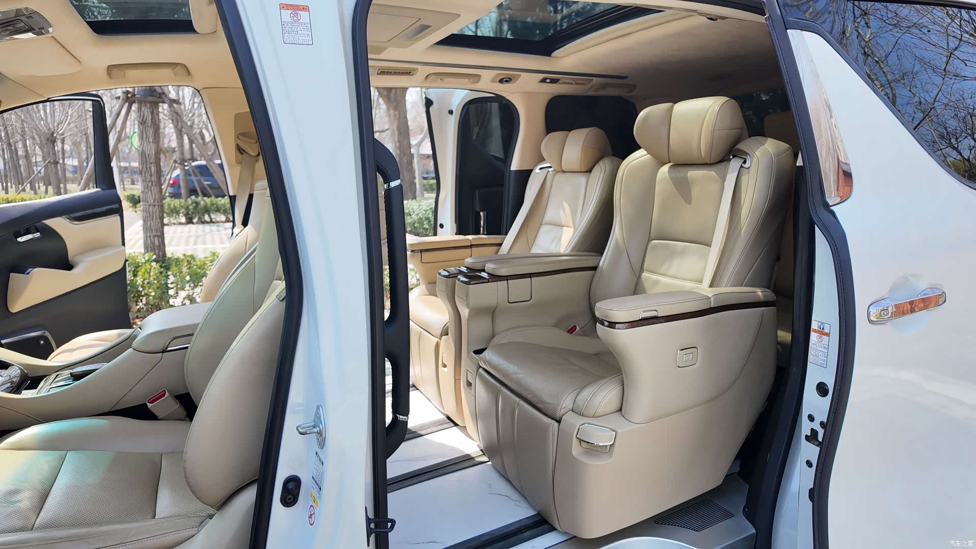 Toyota Alphard, 2017 9