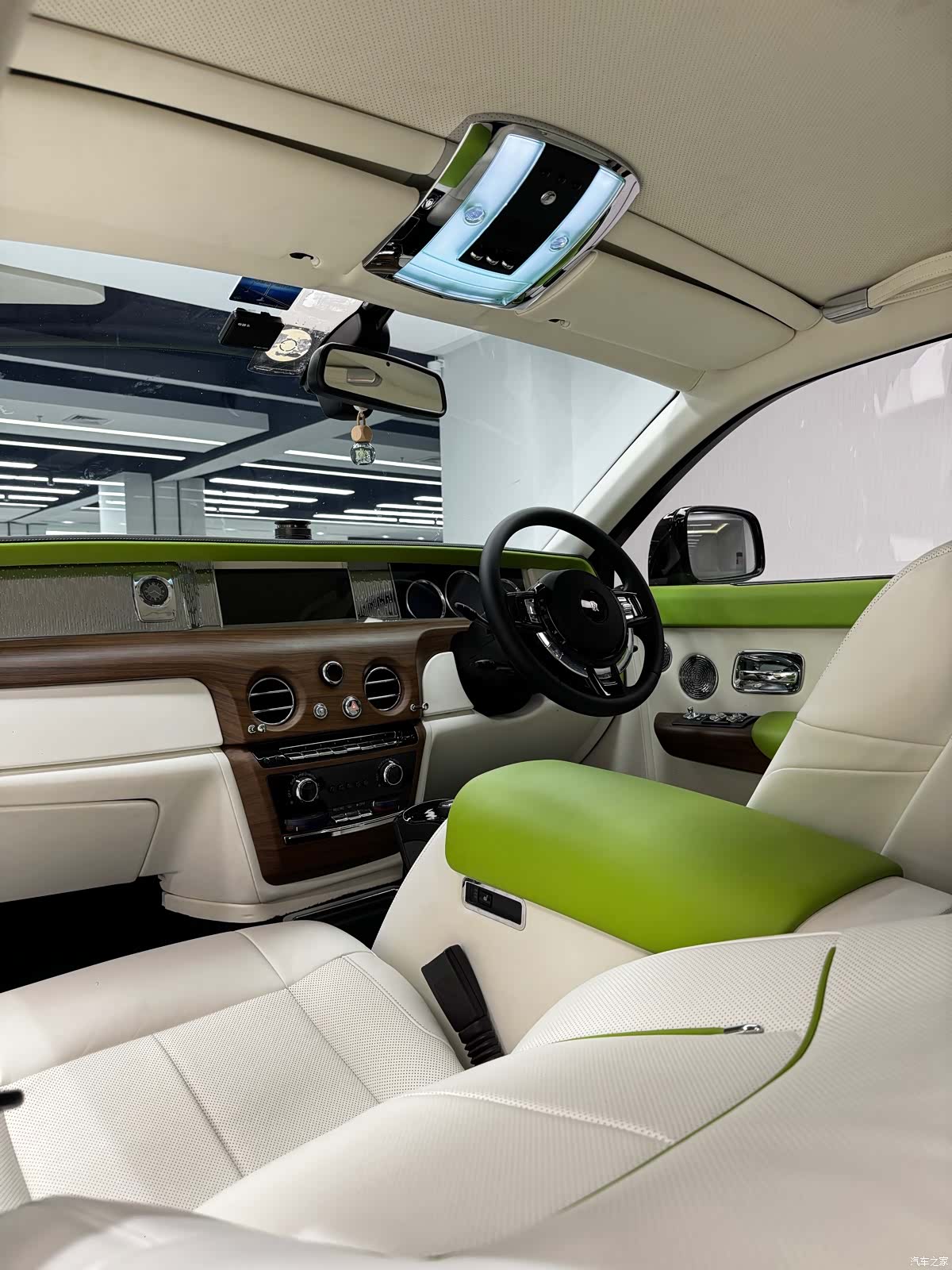 Rolls-Royce Phantom, 2010 3
