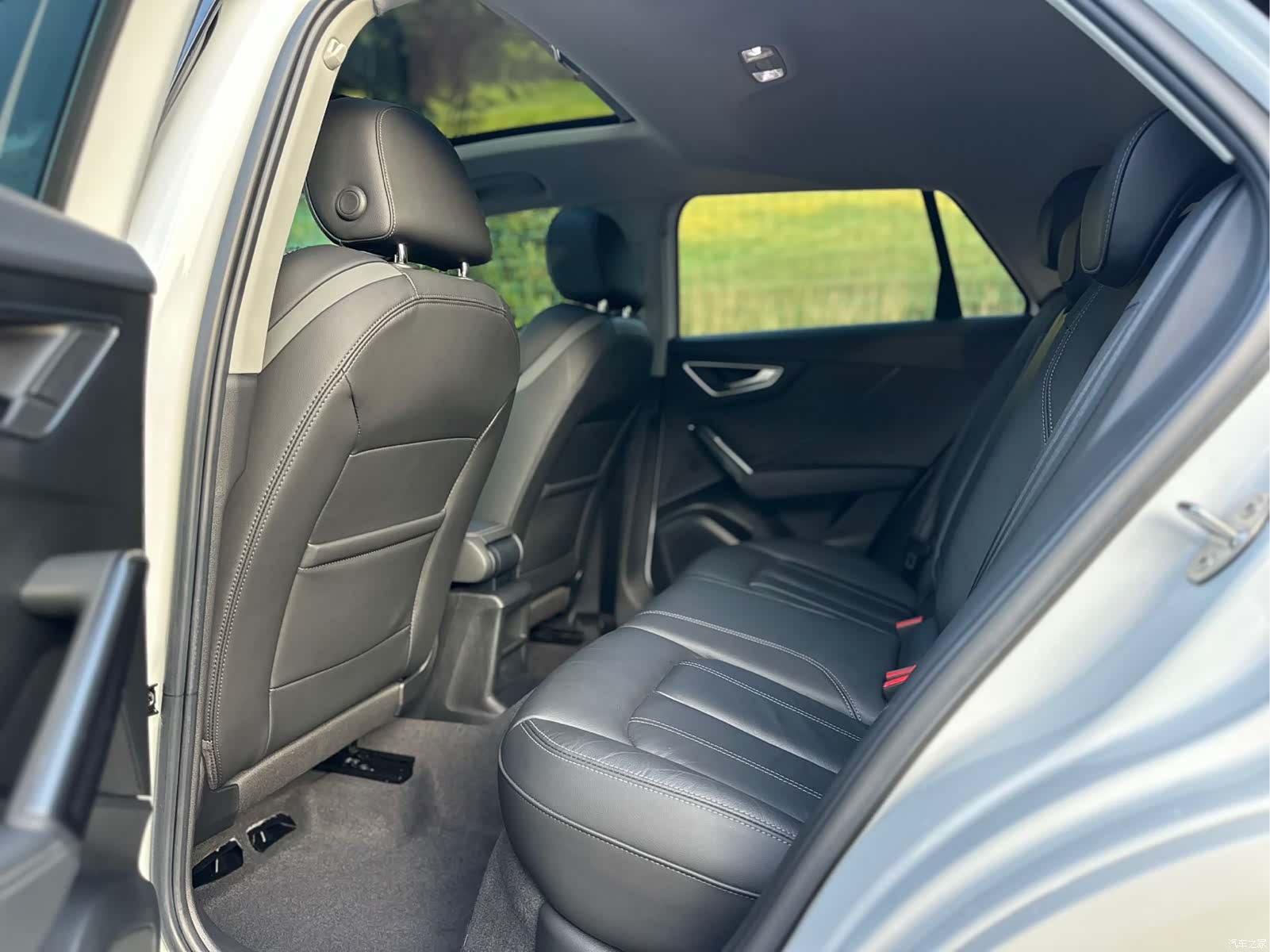 Audi Q2L, 2023 9