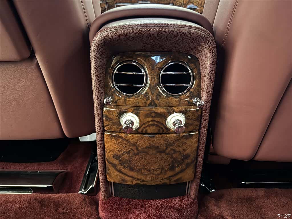 Rolls-Royce Phantom, 2015 28