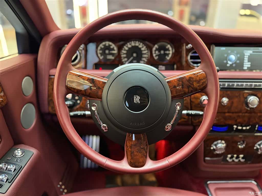 Rolls-Royce Phantom, 2015 13