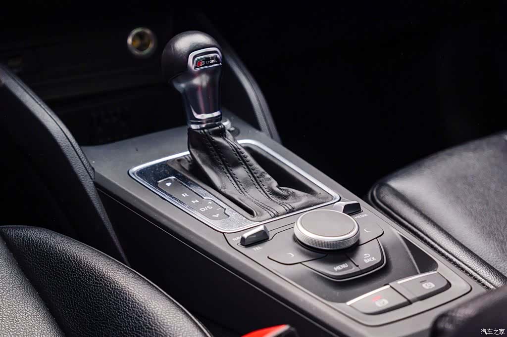 Audi Q2L, 2020 15