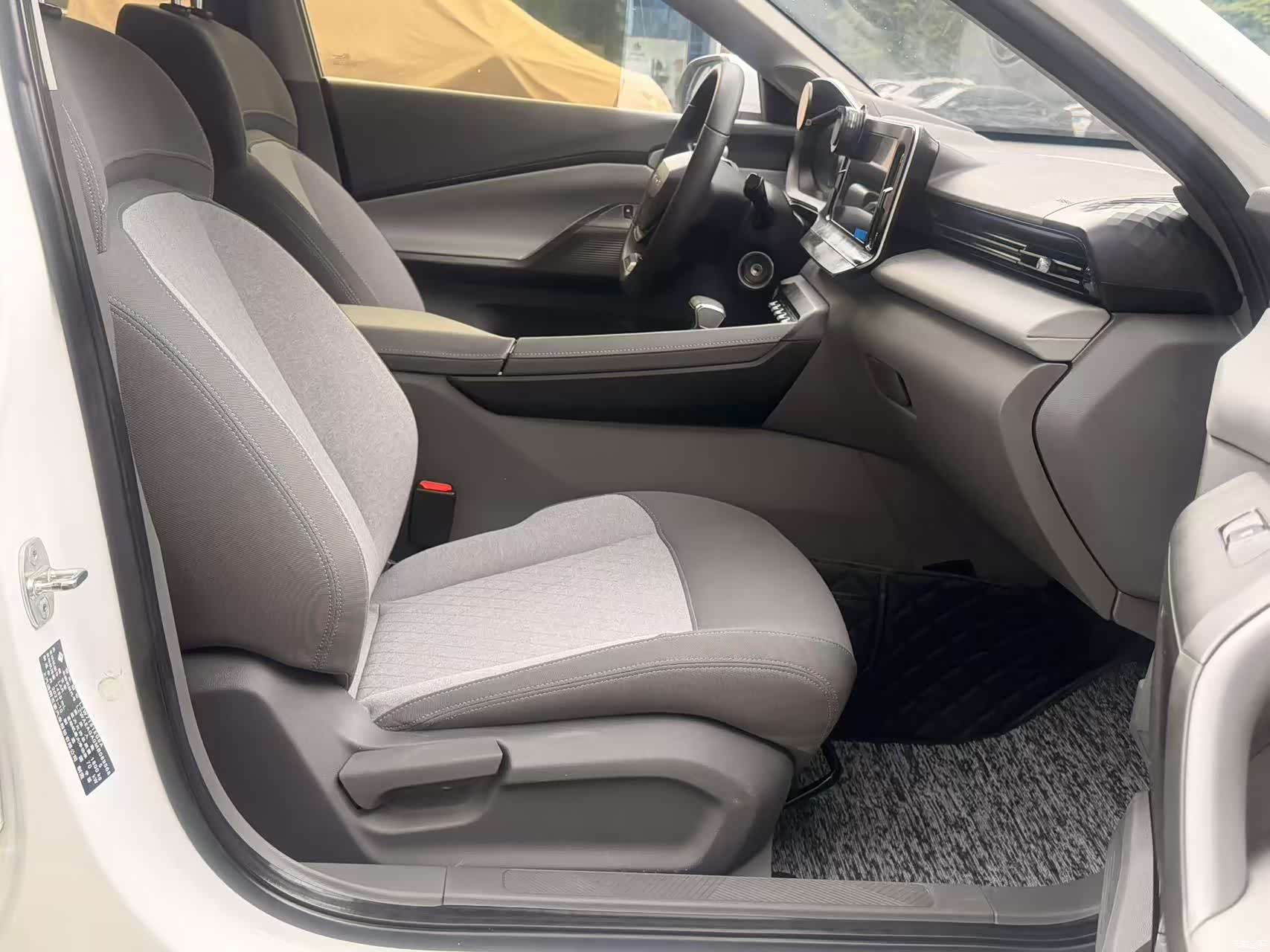 Wuling RC-5, 2022 16