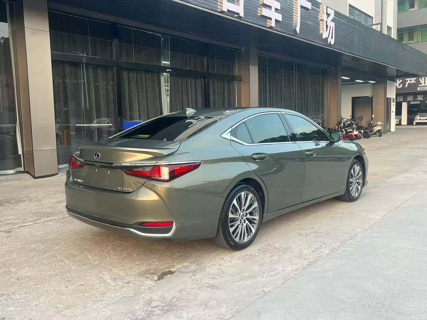 Lexus ES, 2018 7