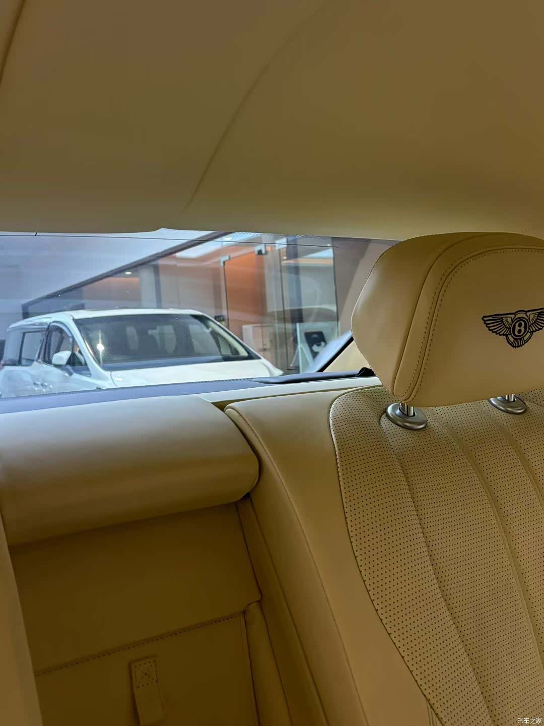 Bentley Flying Spur, 2013 7
