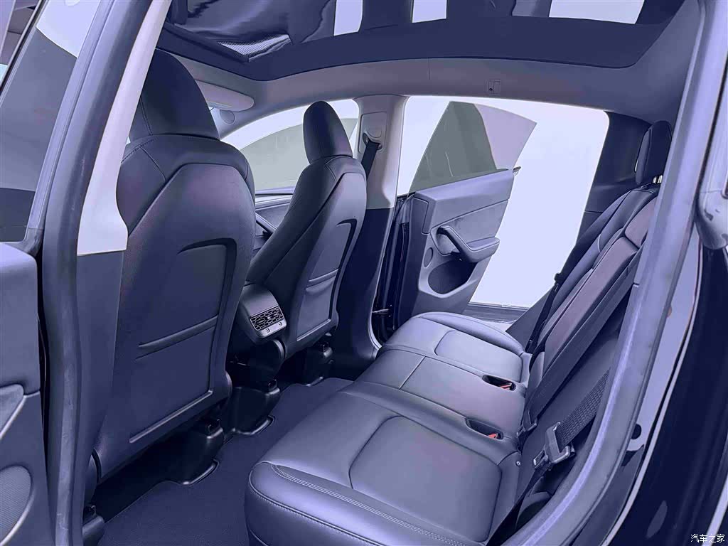 Tesla Model Y, 2023 10