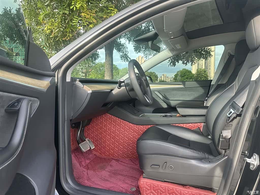Tesla Model Y, 2023 4