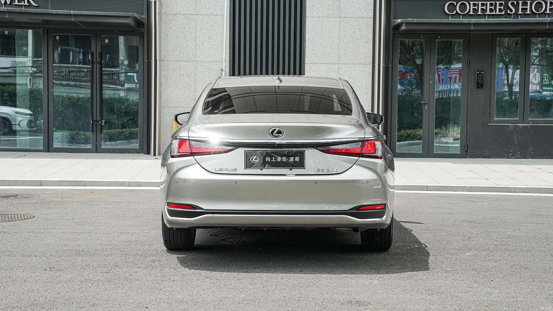 Lexus ES, 2024 4