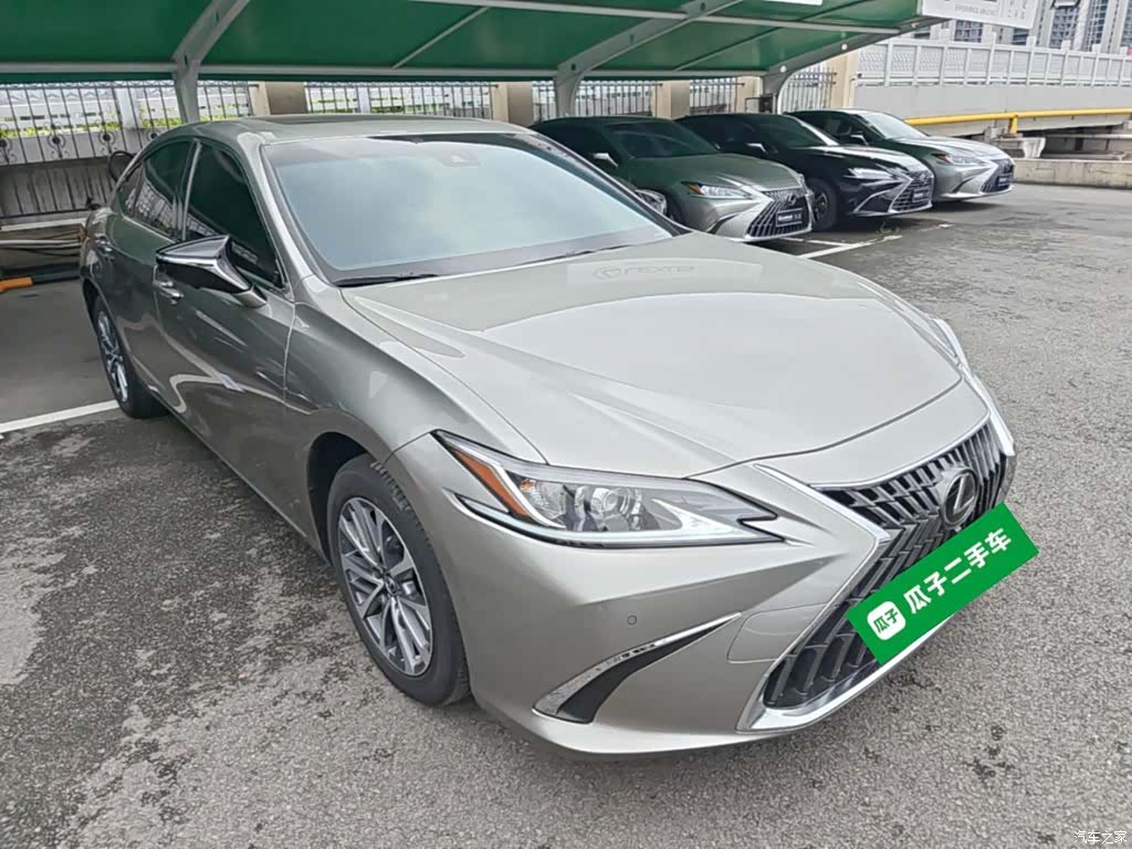 Lexus ES, 2024 4