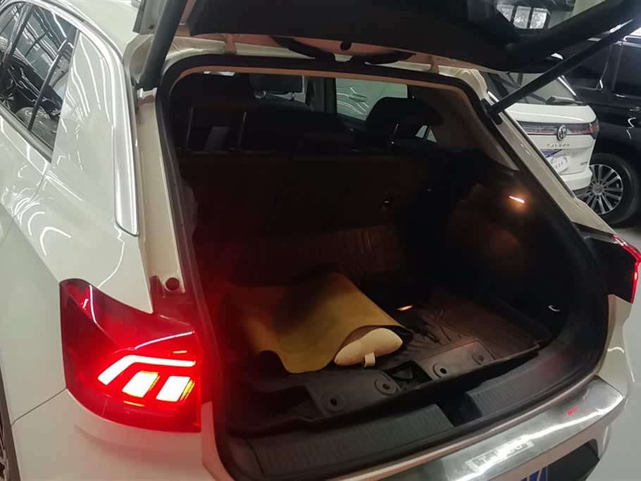 Volkswagen T-ROC exploring Songs