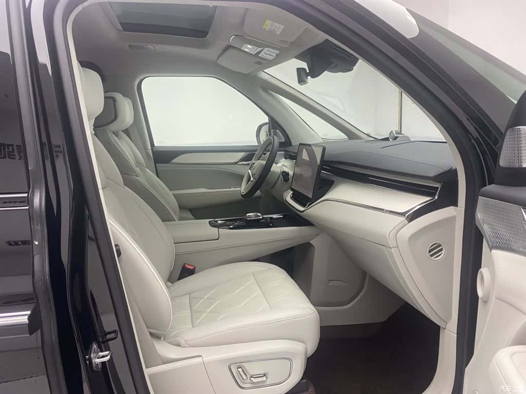 Volvo EM90, 2026 18