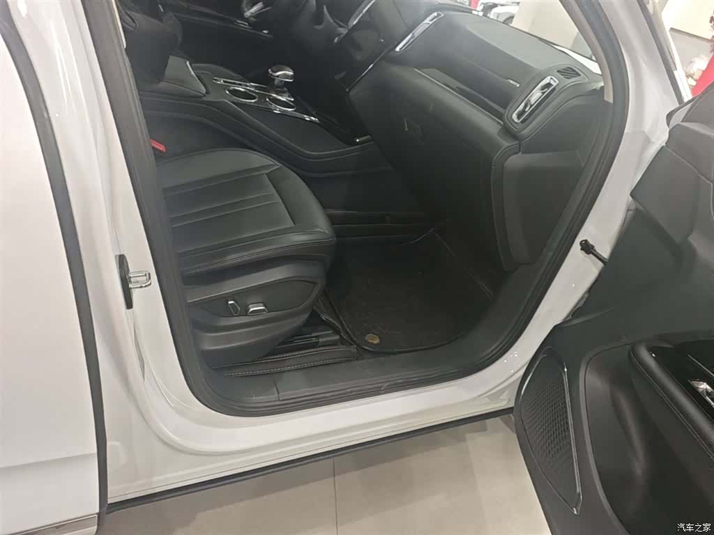Hongqi HS3, 2024 11