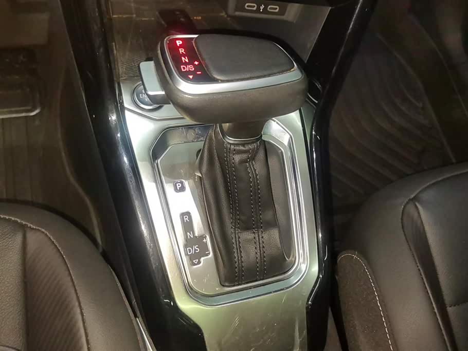 Volkswagen T-ROC exploring Songs
