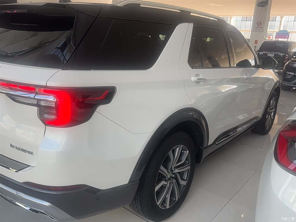 Ford Explorer, 2023 11