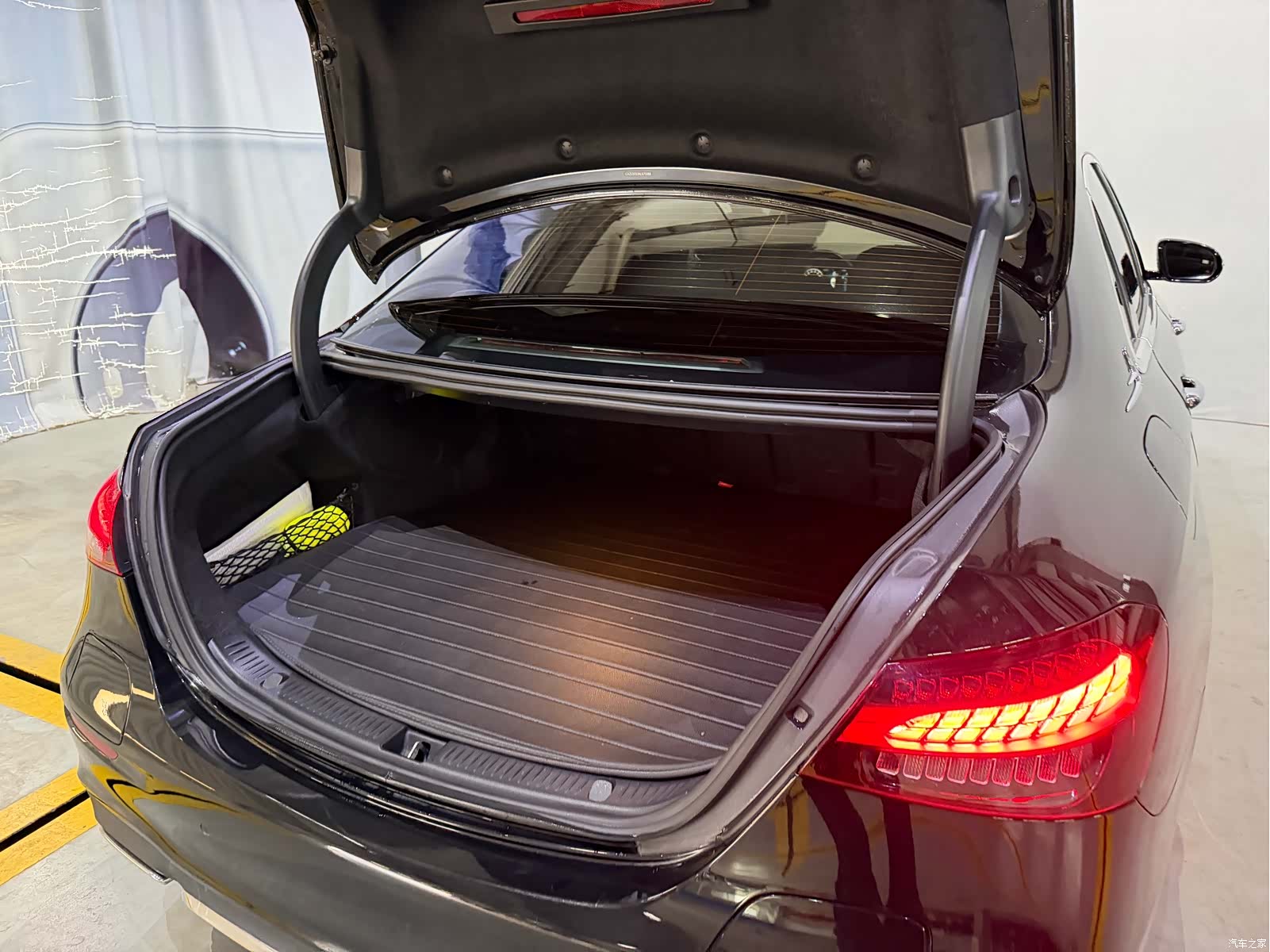 Mercedes-Benz E-Class, 2023 18