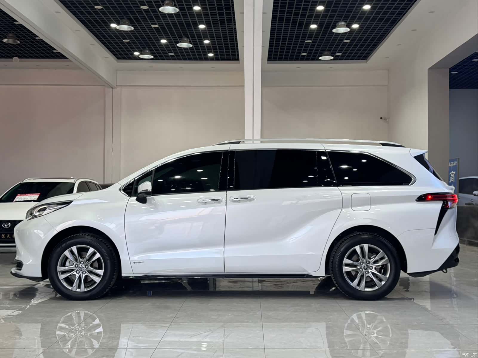 Toyota Sienna, 2024 4