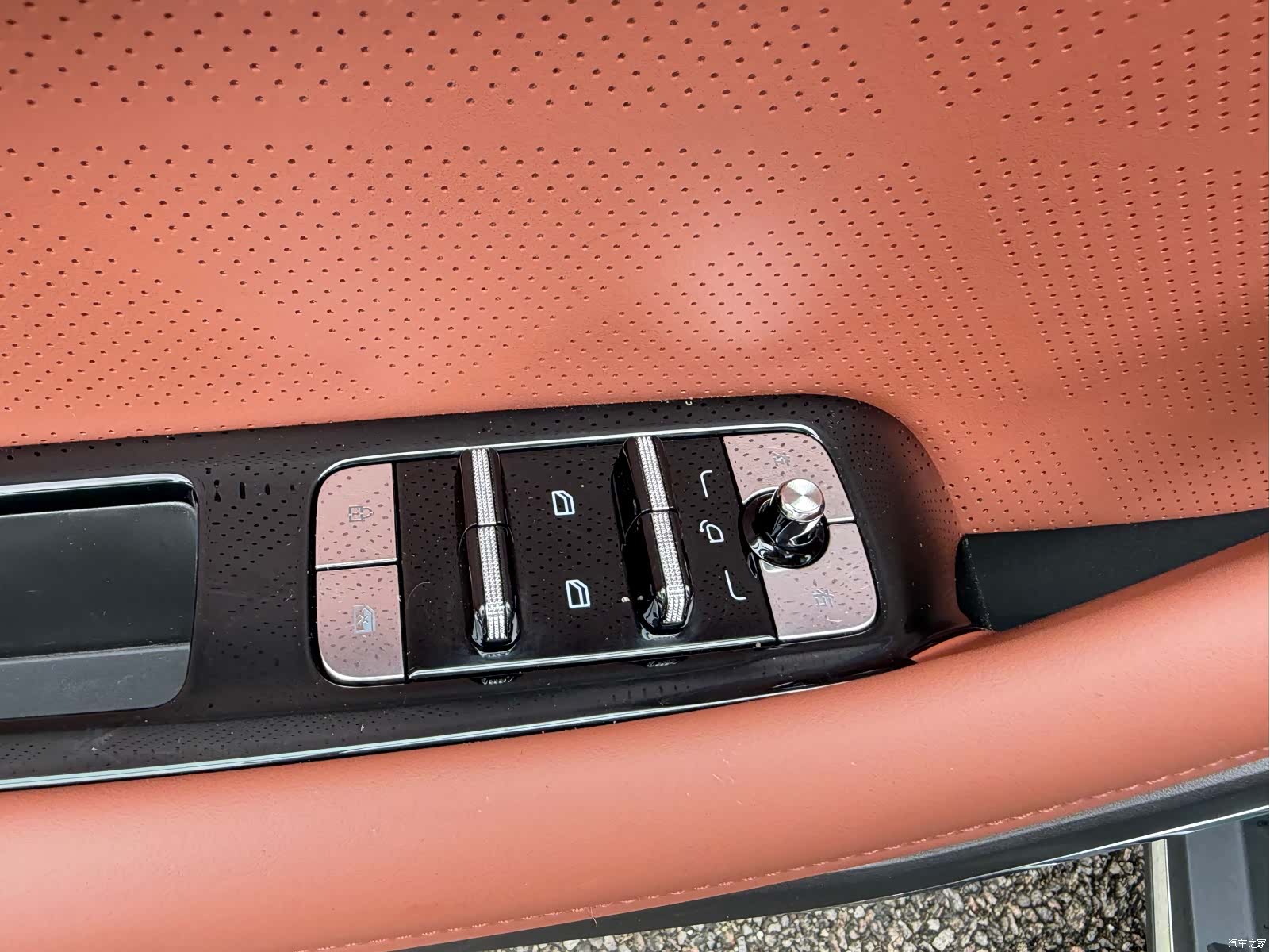 Geely Emgrand, 2025 8
