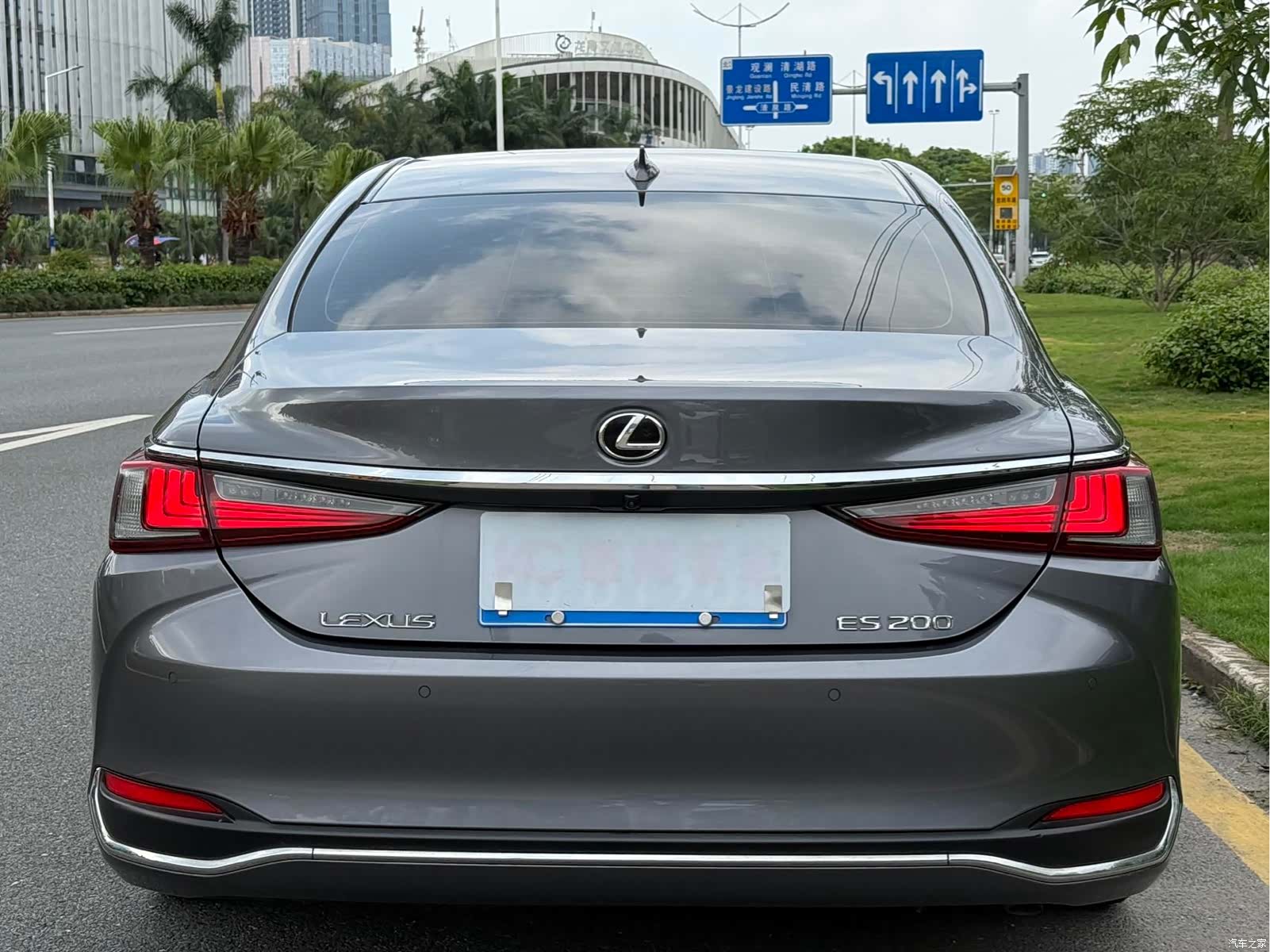 Lexus ES, 2021 все фото