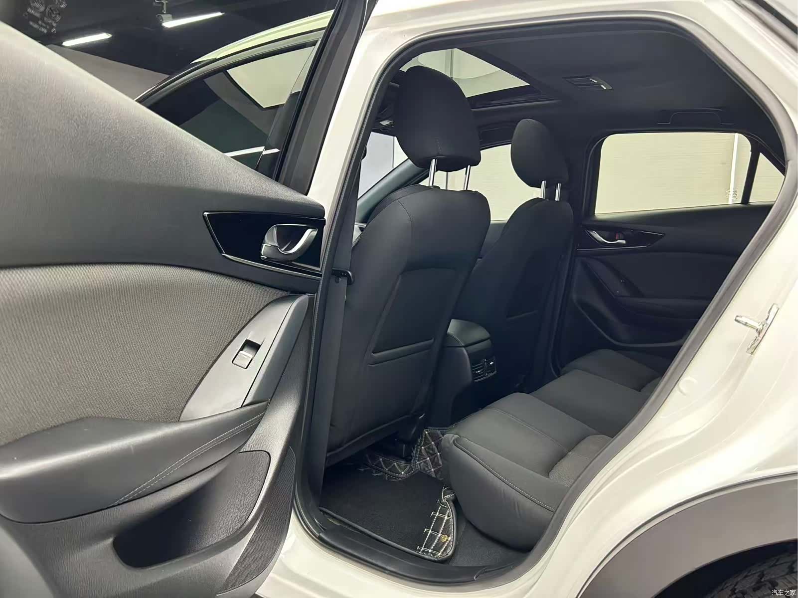 Mazda CX-4, 2023 19