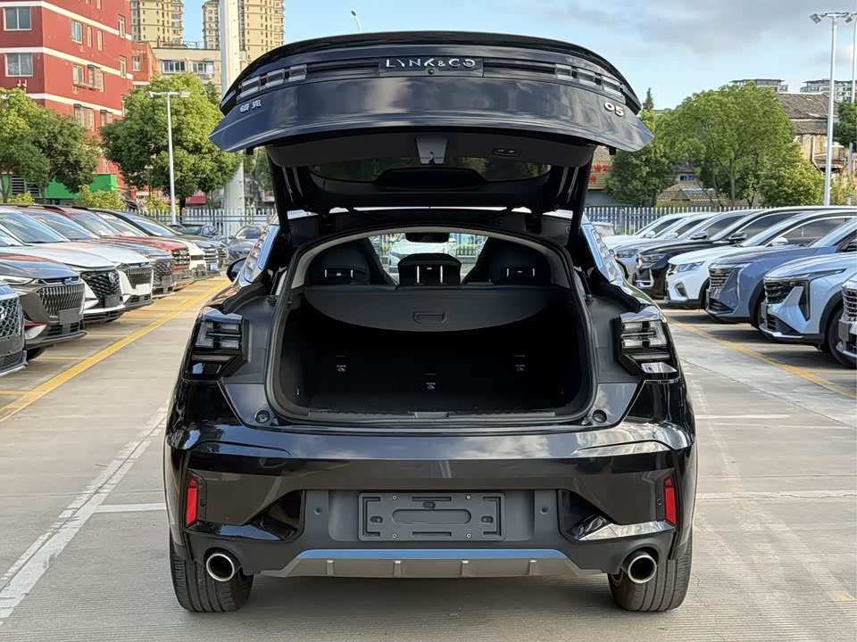 Lynk & Co 05