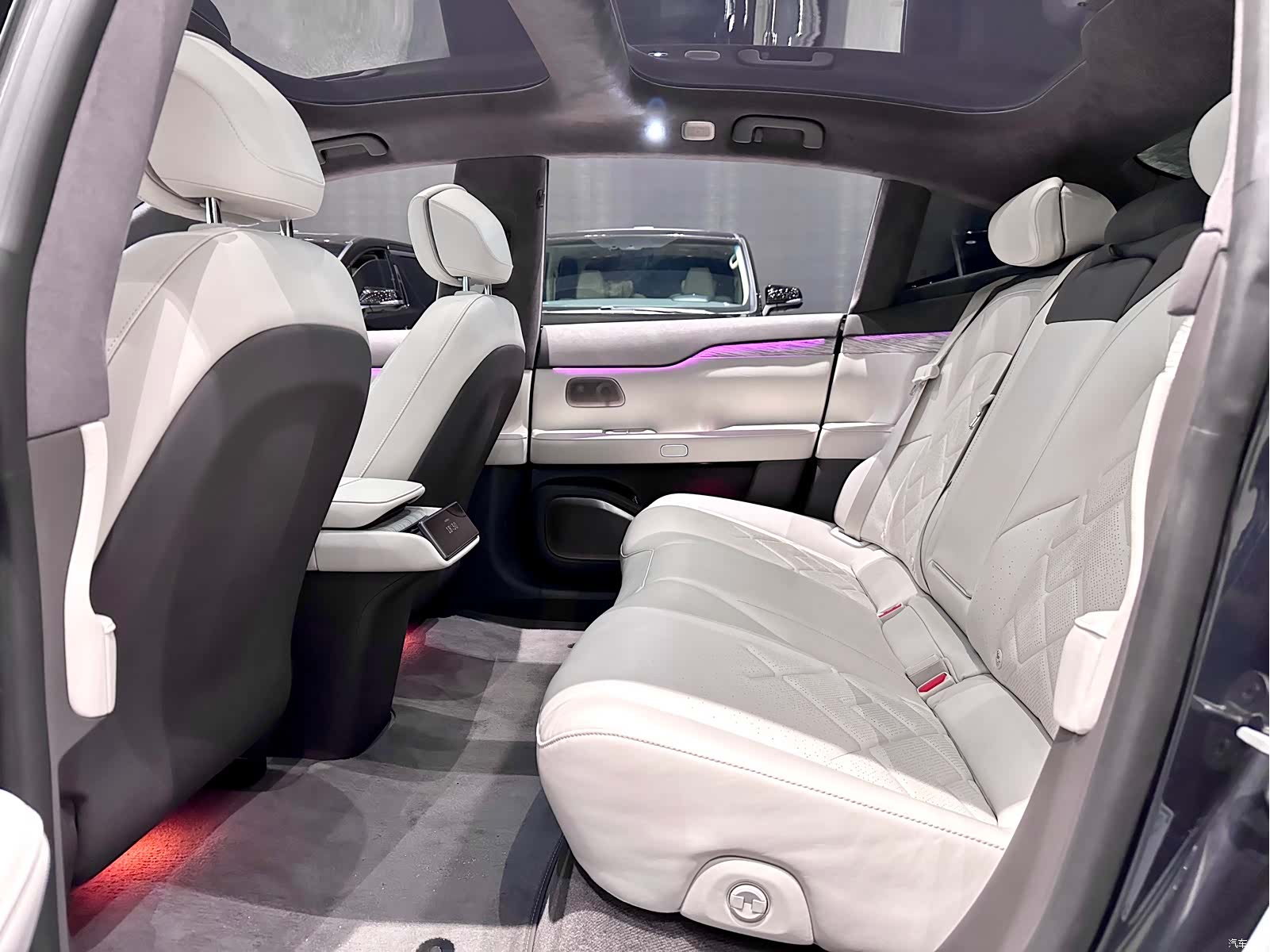 NIO ET7, 2023 11