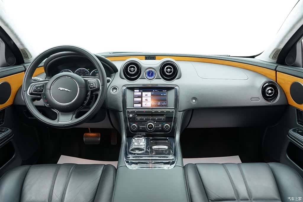 Jaguar XJ, 2013 4