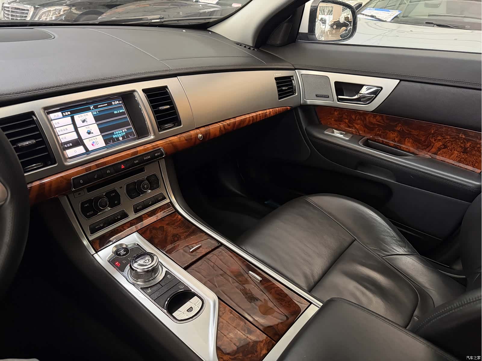 Jaguar XF, 2015 9