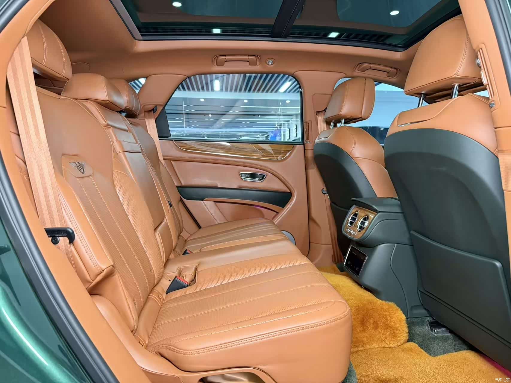 Bentley Bentayga, 2021 10