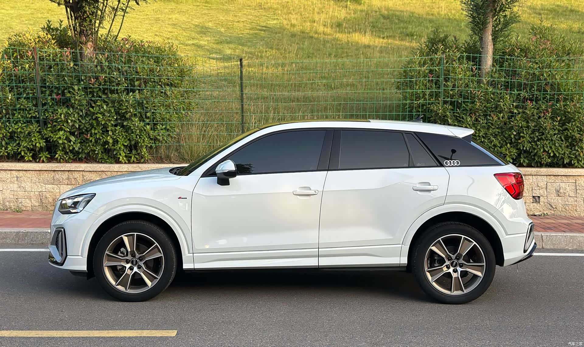 Audi Q2L, 2023 4