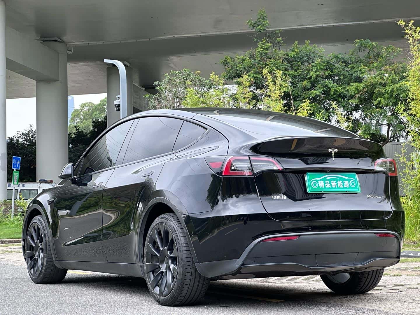Tesla Model Y, 2022 4