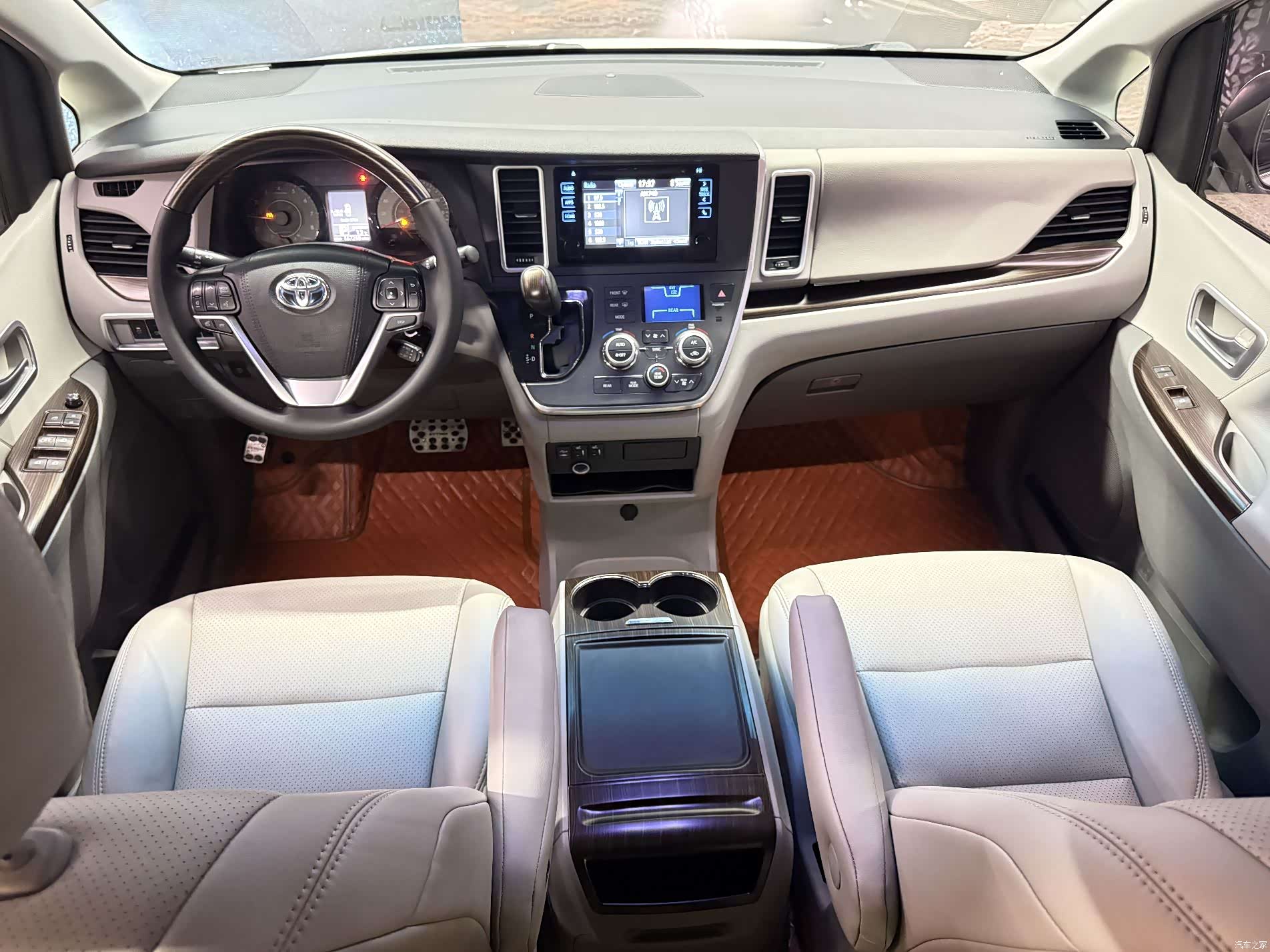 Toyota Sienna, 2016 все фото