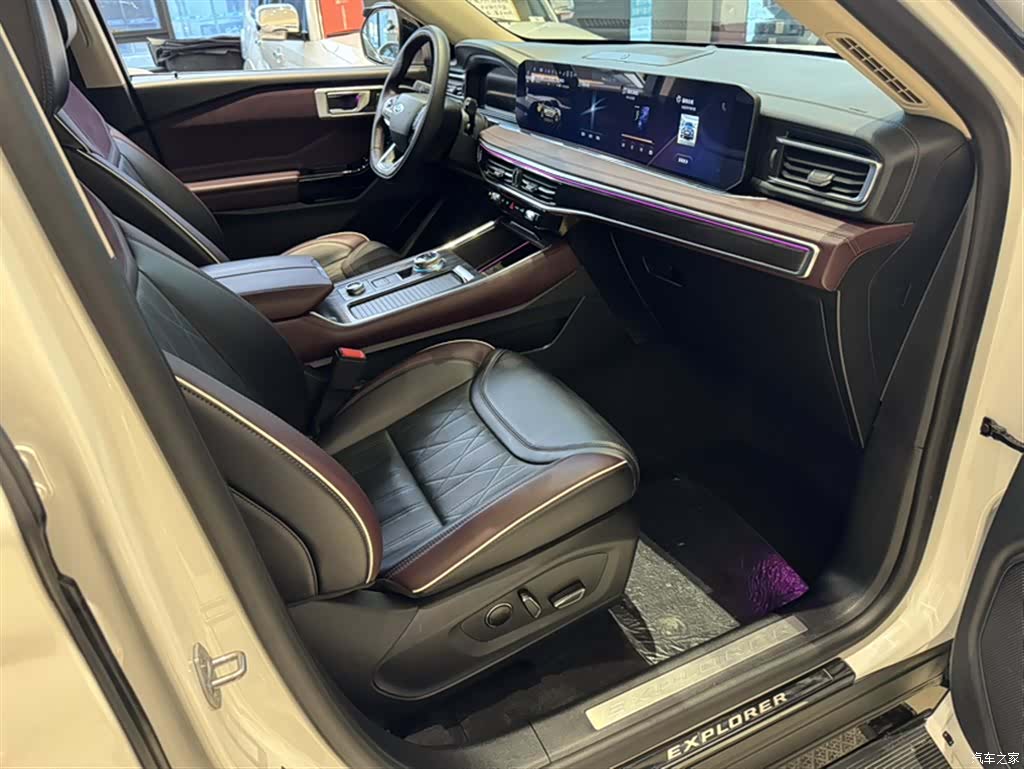 Ford Explorer, 2023 18