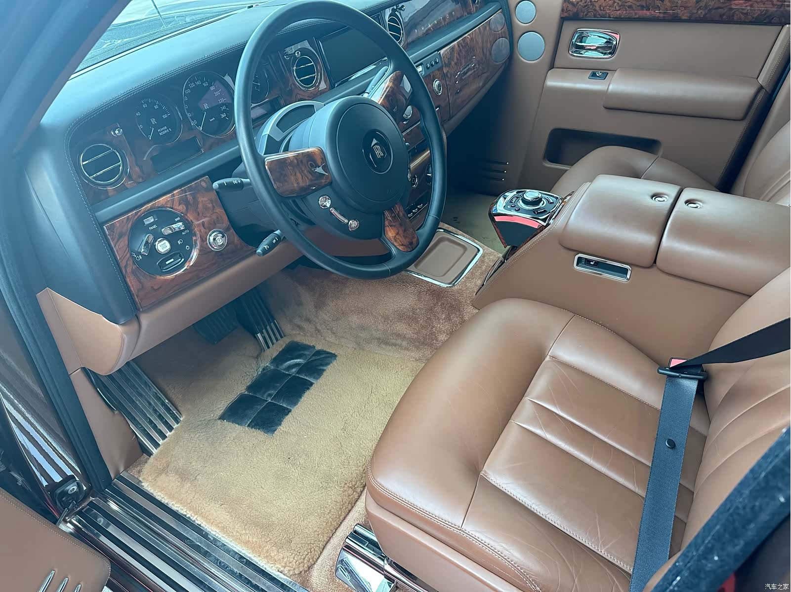 Rolls-Royce Phantom, 2016 7