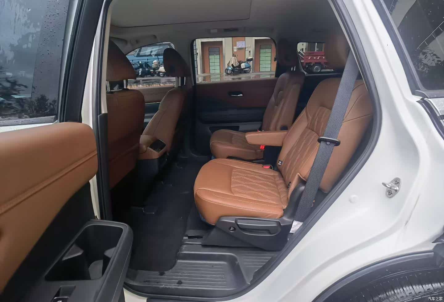 Nissan Pathfinder, 2024 все фото