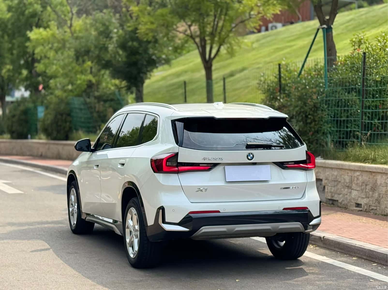 BMW X1, 2023 все фото