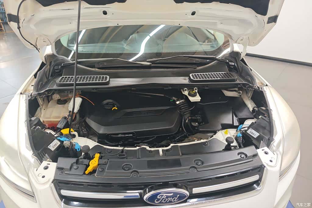 Ford Kuga, 2013 10